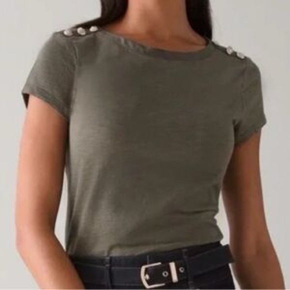 White House Black Market T Shirt Green XS Ribbon Silver Button Shoulders Crew - Picture 6 of 6